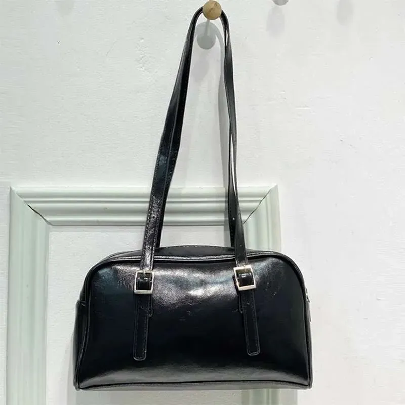 Designer 2025 Ladies Boston 2024 Neue minimalistische kochende leichte Joker-Sport- und Fiess-Tasche mit großer Kapazität sollte eine B-Tasche sein_voghion.com
