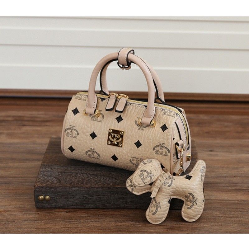 Physical M Pillow Bag With Label 2025 Winter New Leather Portable Messenger Bag C Boston Fashion Printed Shoulder_voghion.com