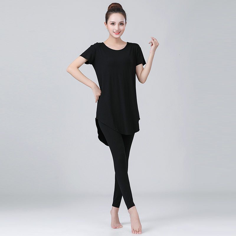 LazyZoom 2025 Completo a maniche corte, nuovo stile, splendido top da yoga lungo con lacci sulla schiena, set da due pezzi per fitness in modal da donna_voghion.com