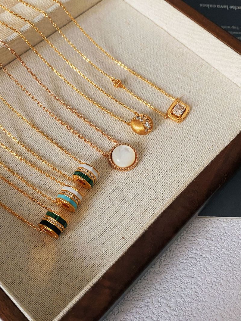 Retro Matte Colored Zircon Cube Necklace High End Luxury Exquisite Niche Design Necklace Female Clavicle Necklace_voghion.com