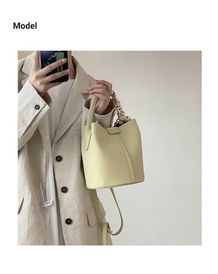 H7 Soft Handbag for Women Summer 2023 New Trendy Fashionable Bucket with Unique Design and Versatile Ins Crossbody Bag_voghion.com