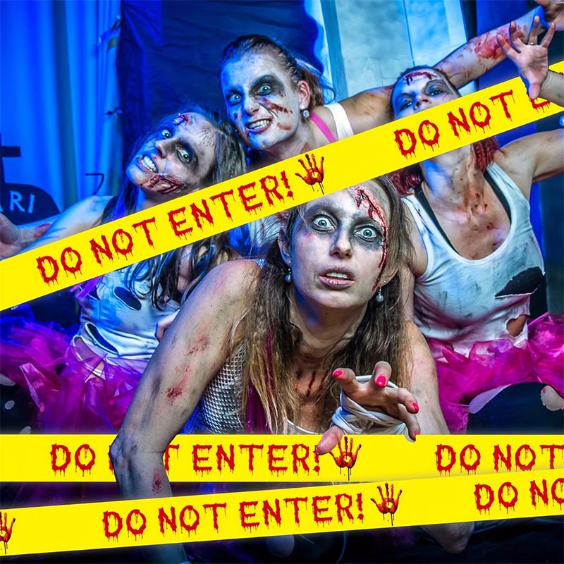 Nastro di avvertimento di Halloween con impronte di mani insanguinate - Nastro di avvertimento in plastica da 82 piedi per decorazione di feste a tema horror, barriera_voghion.com