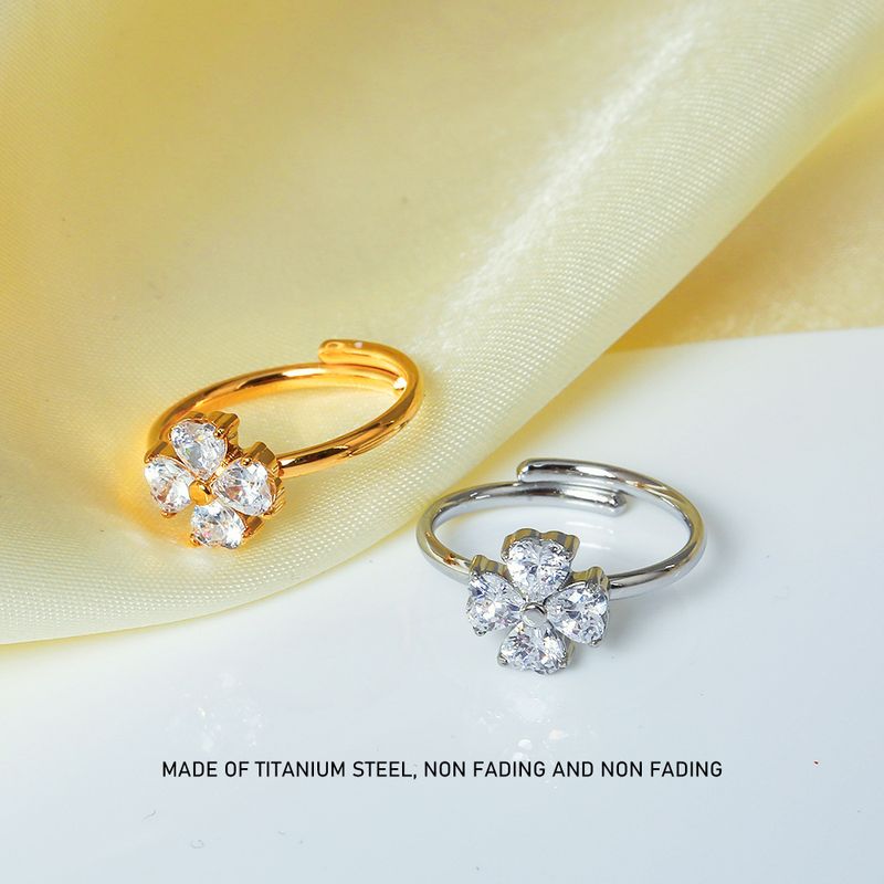 Anello da donna con quadrifoglio color oro resistente alla luce, design di lusso di alta gamma, di nicchia_voghion.com