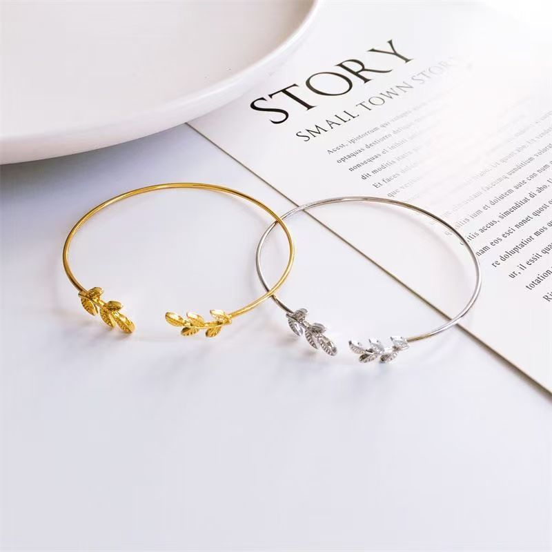 Dainty Leaf Cuff Bracelet - Hypoallergenic Stainless Steel, Lightweight & Adjustable, Boho Chic Jewelry_voghion.com