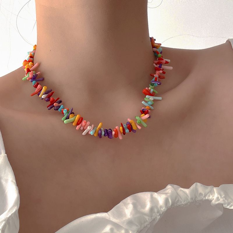 Design minimalista, colar de coral estilo barroco, férias femininas no Instagram, estilo praiano, corrente versátil para clavícula_voghion.com