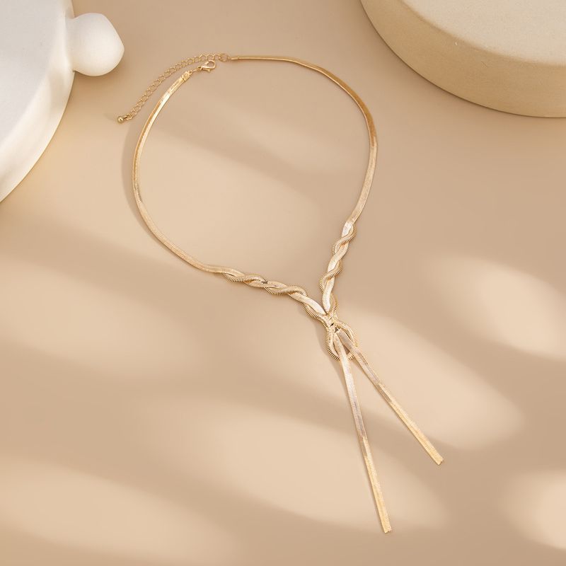 Hip Hop Metal Texture Flat Snake Bone Ins Cold Style Knotted Chain Clavicle Necklace_voghion.com