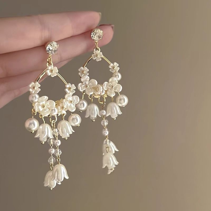 Orecchini con perle e diamanti in argento con frange a forma di fiore, orecchini di nicchia, temperamento atmosferico, orecchini di lusso leggeri e di alta gamma._voghion.com