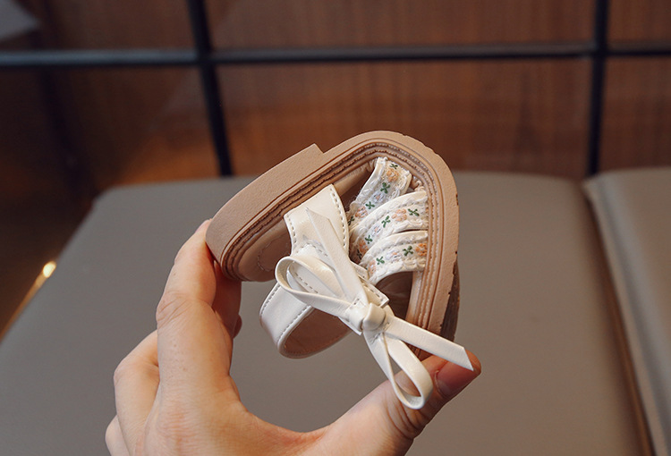 Sandali da ragazza 2024 Estate nuova principessa edizione coreana fiocco tendine di mucca scarpe da spiaggia per bambini con fondo piatto_voghion.com