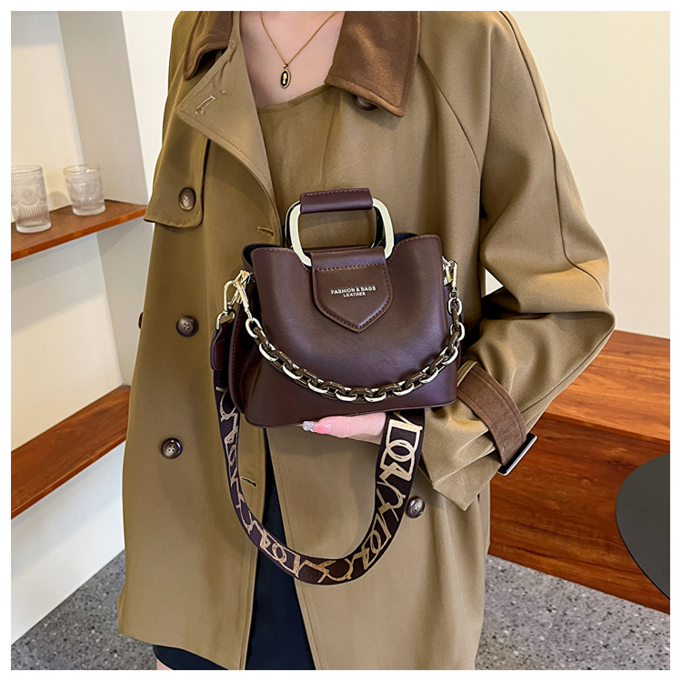 Borsa design femminile catena di nicchia 2023 nuova borsa a tracolla borsa messenger borsa a secchiello per tutti i fiammiferi di fascia alta_voghion.com