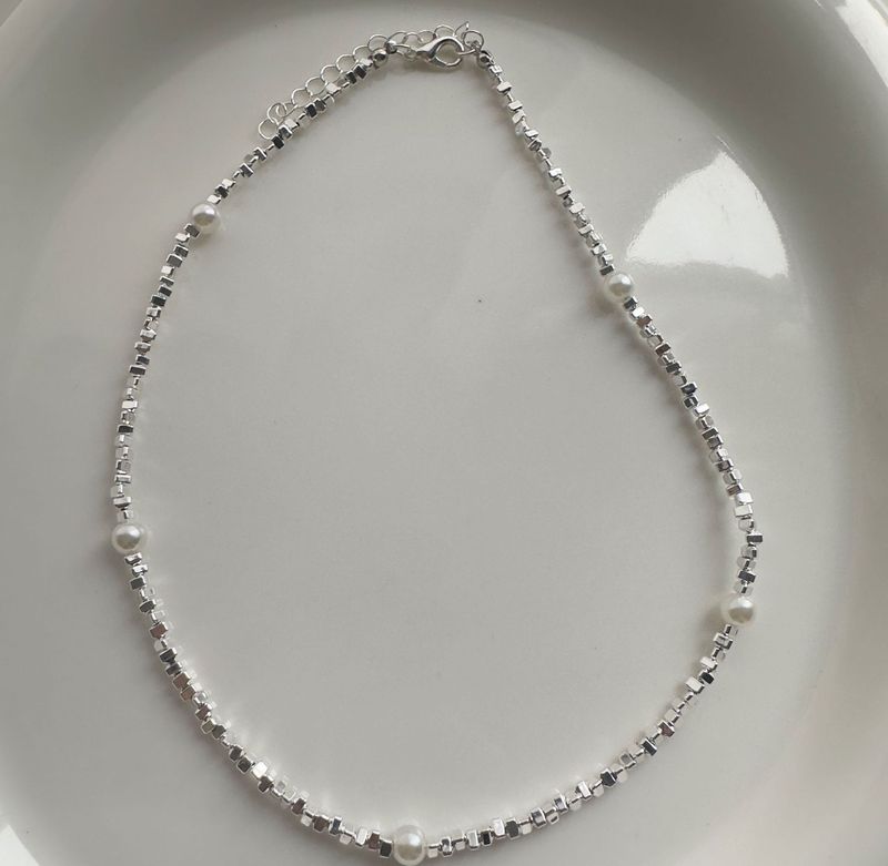 Collana di perle finte in argento francese design di nicchia femminile 2024 nuovo stile stile caldo collana di lusso leggera catena clavicola accessori_voghion.com