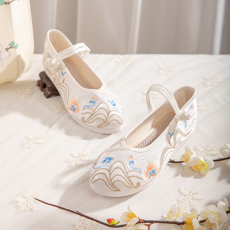 Damenschuhe Neue Hanfu-Schuhe für den Herbst Damenschuhe im antiken Stil mit Stickereien und flacher Sohle Antike Kostümschuhe mit Stickereien im Han-Element-Stil_voghion.com