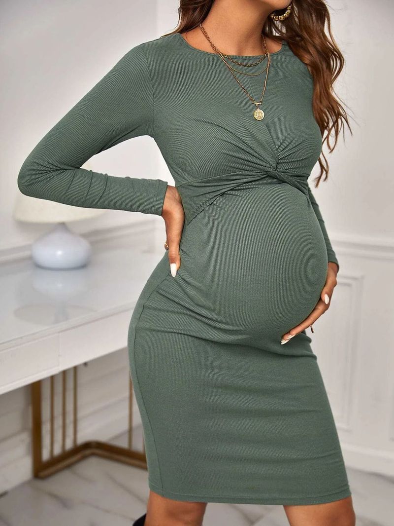 Abito premaman corto in maglia a maniche lunghe con scollo tondo e vestibilità attillata. Abito premaman corto in tinta unita._voghion.com