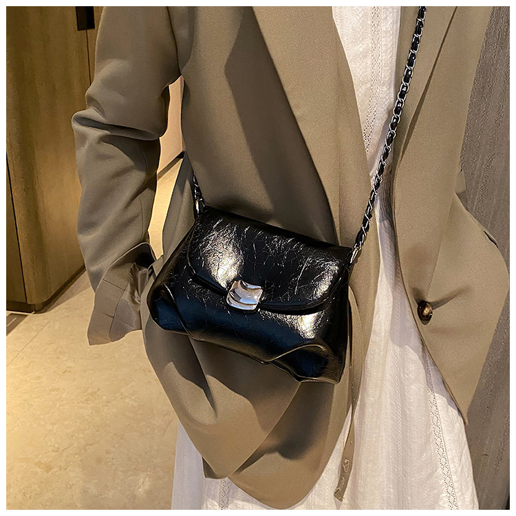 Bolsa de corrente de estilo estrangeiro de alta qualidade feminina 2023, novo design de nicho, bolsa carteiro, enrugada, moderna, bolsa de ombro pequena quadrada_voghion.com