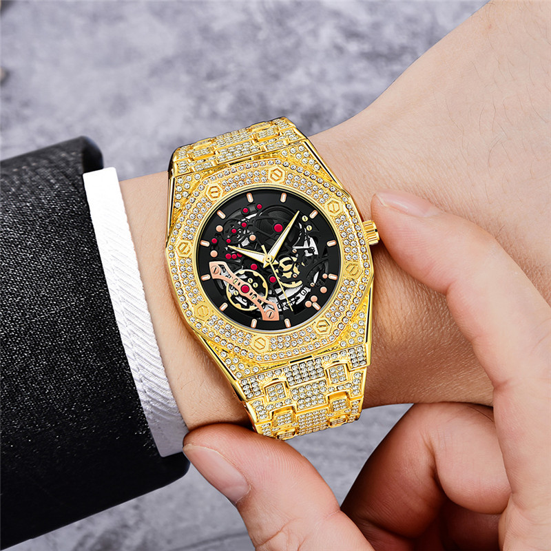 Relógio masculino de hip hop com detalhes em diamante - Pulseira de liga, função de calendário, movimento de quartzo - Acessório estiloso e moderno para homens_voghion.com