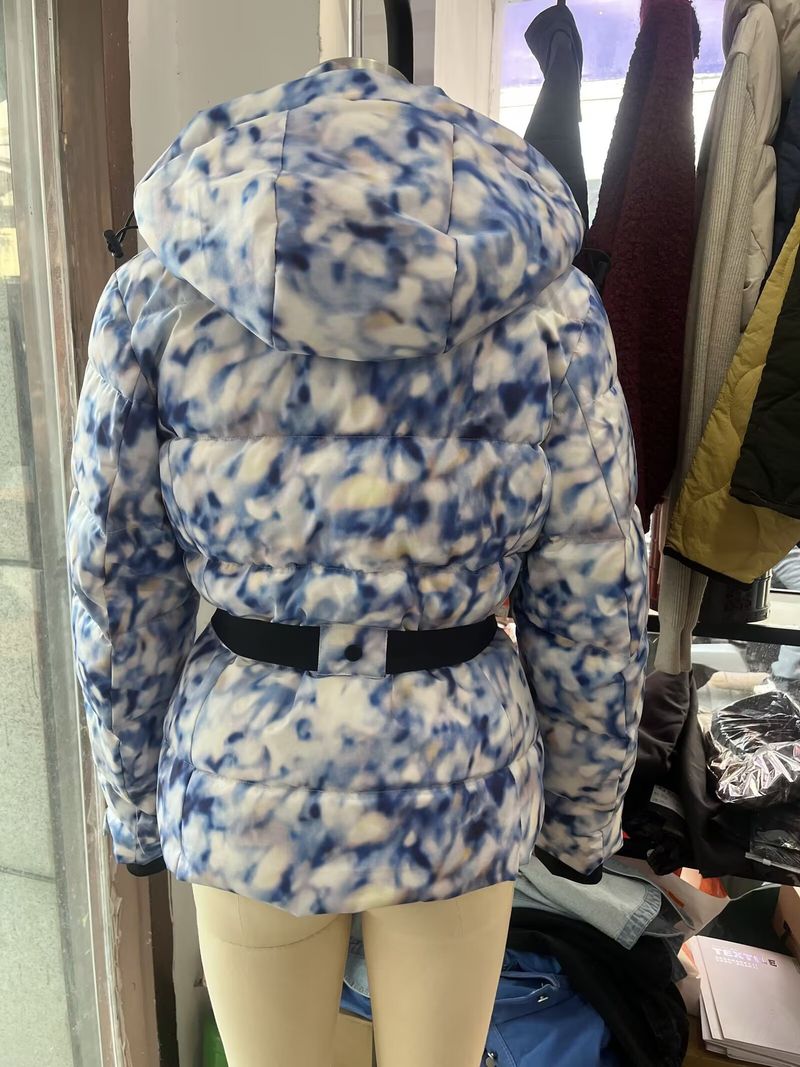 Stijlvolle, nauwsluitende pufferjas voor dames, voor skiën en streetwear - lichtgewicht en warme winterjas met riem (zwart/blauw/grijs/geruit)_voghion.com