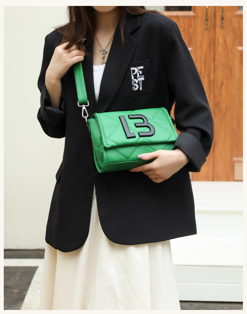 Prodotto di lusso leggero transfrontaliero Borsa a tracolla BIMBAYLOLA in pelle imbottita semplice borsa a tracolla a catena da donna_voghion.com