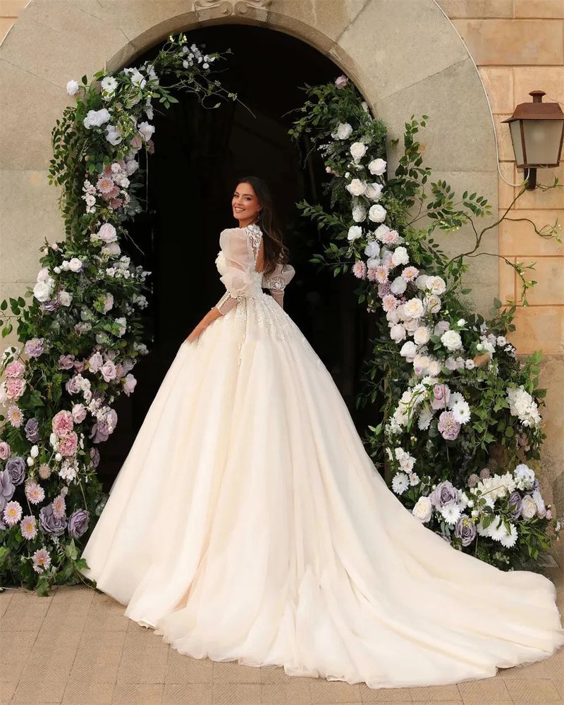 Robe de mariée élégante en satin français pour mariée 2025 – Robe trapèze légère d'été avec col en V et manches courtes_voghion.com