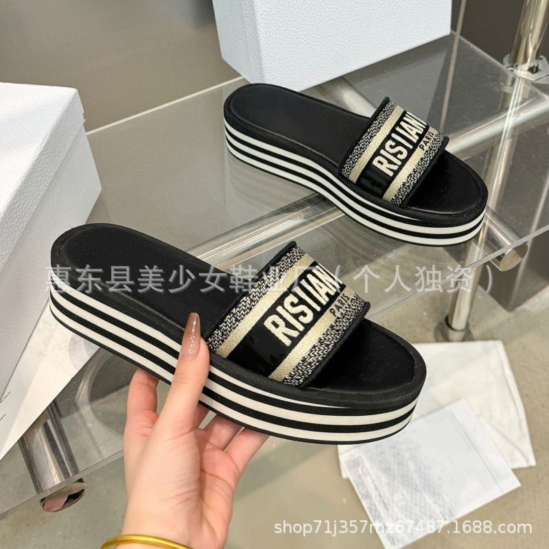 D 5Cm 2025 New Style Letter Thick Bottom Embroidered Color Blocked One Word Cool Slippers For Women Wearing Outside_voghion.com