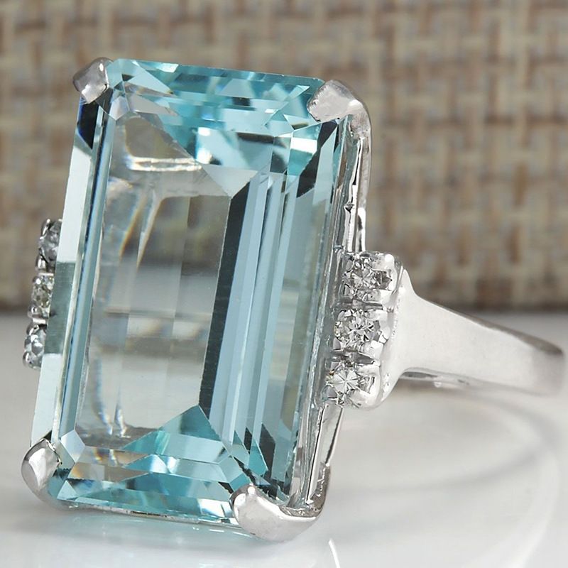 Heiße Verkäufe HUITAN Hyperbole Frauen Schwanz Party Ring mit riesigen Sky Blue Cubic Zirkon Prong Einstellung Valentinstag Geschenk für Frau_voghion.com