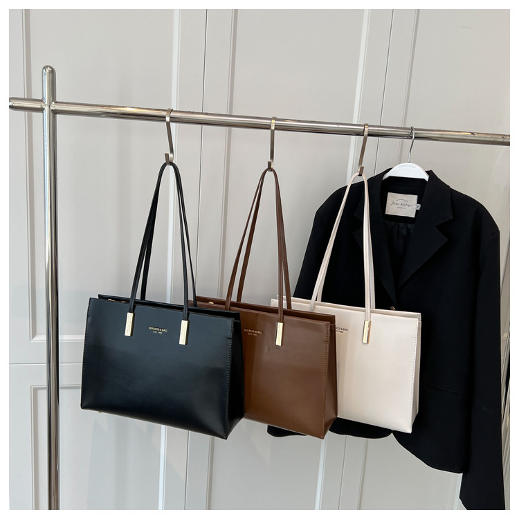 Großvolumige Tasche Damen 2023 Neue High-End-Mode-Nischendesign-Umhängetasche All-Match-Retro-Pendler-Einkaufstasche_voghion.com