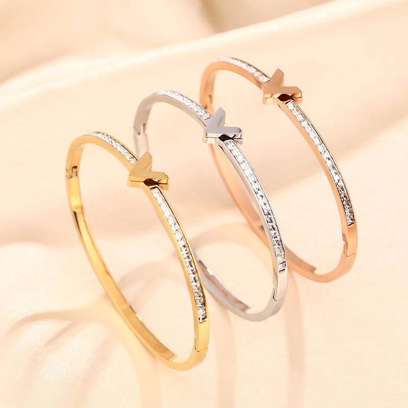 Pulsera de acero de titanio con letras de alta gama para mujer con personalidad estilo Instagram, lujo ligero y resistente a la decoloración._voghion.com