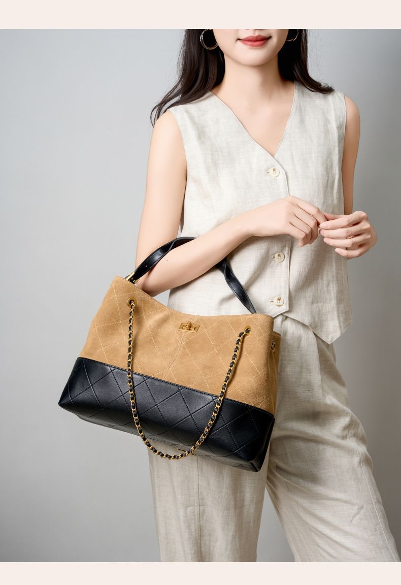 Borsa tote, spaziosa borsa a tracolla con tracolla a catena progettata per gli oggetti essenziali di tutti i giorni - Realizzata in vera pelle, incarna lo stile contemporaneo_voghion.com