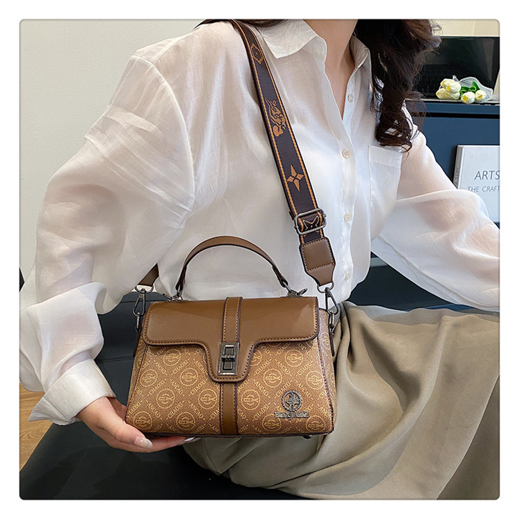 Wholesale Women's Bag Europe And The United States Retro Portable Diagonal bag letter printing shoulder bag all-match temperament small square bag_voghion.com