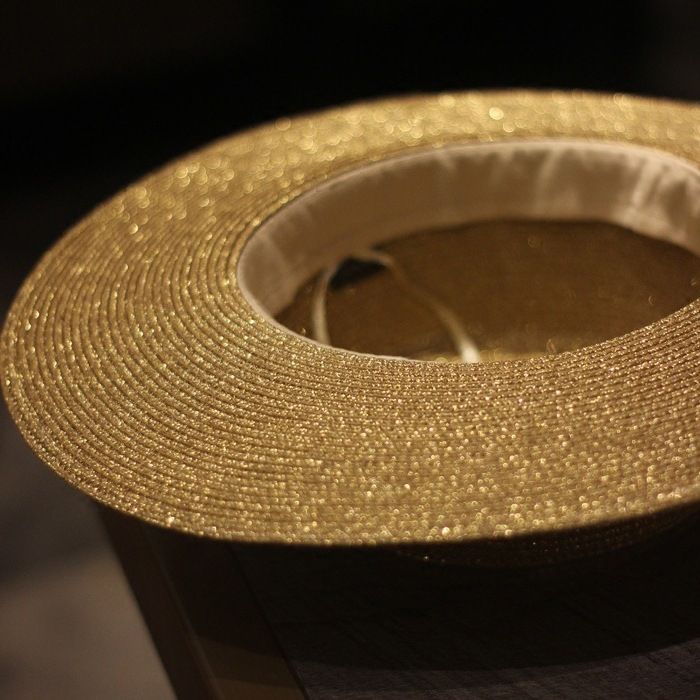 Cappello a tesa larga da viaggio con protezione solare, da donna, modello Little Bee, in paglia intrecciata color oro_voghion.com