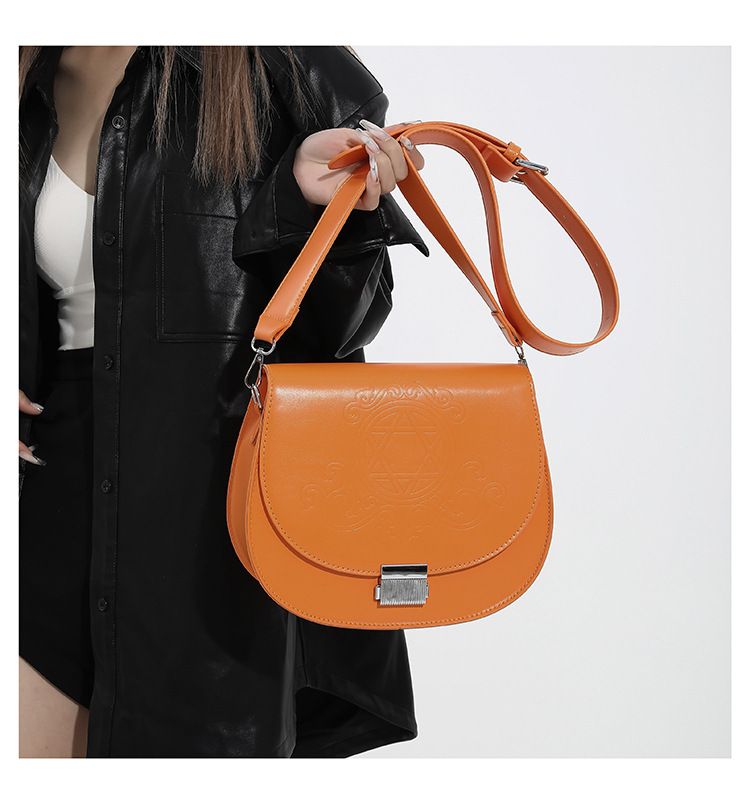Borsa a tracolla alla moda con fibbia ascellare casual versatile texture popolare Saddle da donna 2024_voghion.com
