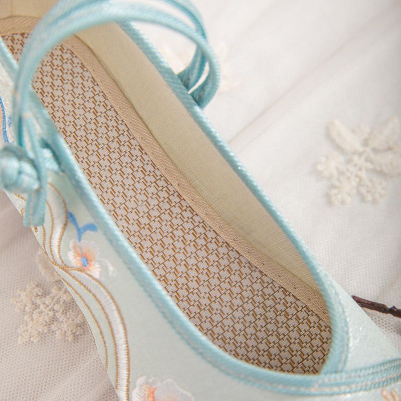 Damenschuhe Neue Hanfu-Schuhe für den Herbst Damenschuhe im antiken Stil mit Stickereien und flacher Sohle Antike Kostümschuhe mit Stickereien im Han-Element-Stil_voghion.com