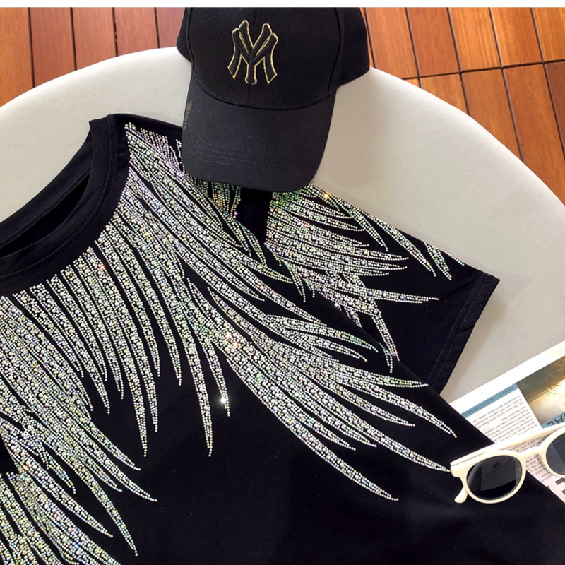 Große Größe 2–300 Pfund Schwerindustrie Bright Diamond Feather Wings Kurzarm-T-Shirt Damen Schwarz Altersreduzierendes vielseitiges Top im Trend_voghion.com