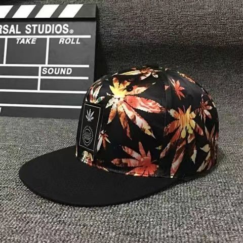 Grandes aleros al aire libre, funcionamiento moderno y moderno, celebridad de Internet, tendencia callejera personalizada y de moda,_voghion.com