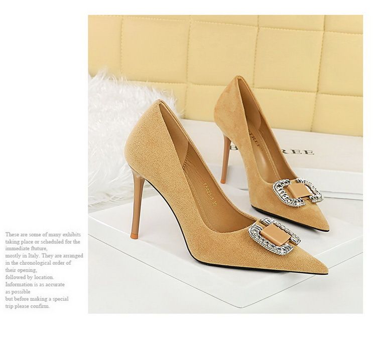 825-K69 Koreansk Mode Banquet Høje Slanke Hæle Dame Ruskind Lav Spids Mund Metal Vand Diamant Spænde Enkel_voghion.com