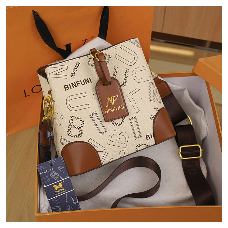 2024 New Good Style Retro Simple Versatile Large Capacity One Shoulder Crossbody Bag Casual Handbag Water Bucket Bag for Women_voghion.com