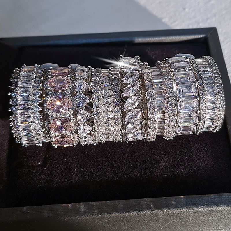 Anello semplice con diamante pieno di zirconi di lusso Senso di design avanzato di minoranza femminile r4577_voghion.com