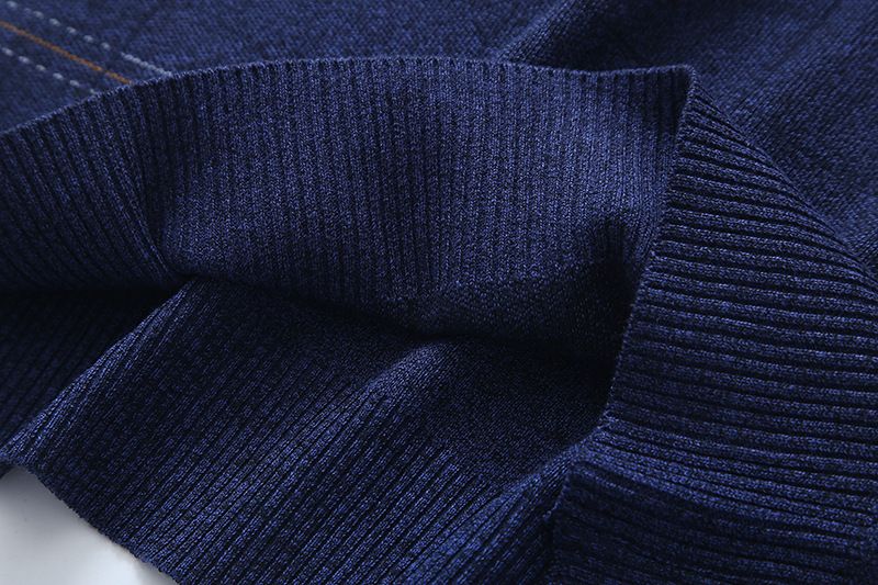 Herrenbekleidung Eine Generation von karierten Westen für Herren im Frühjahr und Herbst, lockerer V-Ausschnitt, Ärmel hinten, ärmellose Weste mittleren Alters, Jacquardpullover mit V-Ausschnitt_voghion.com