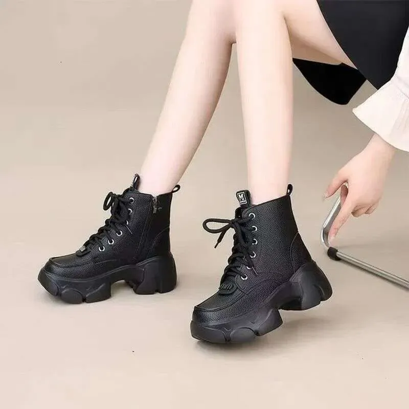 Thick Veet Martin For Women 2024 New Autumn And Winter Versatile Fashion Women's Soft Soled Small Height Increasing_voghion.com