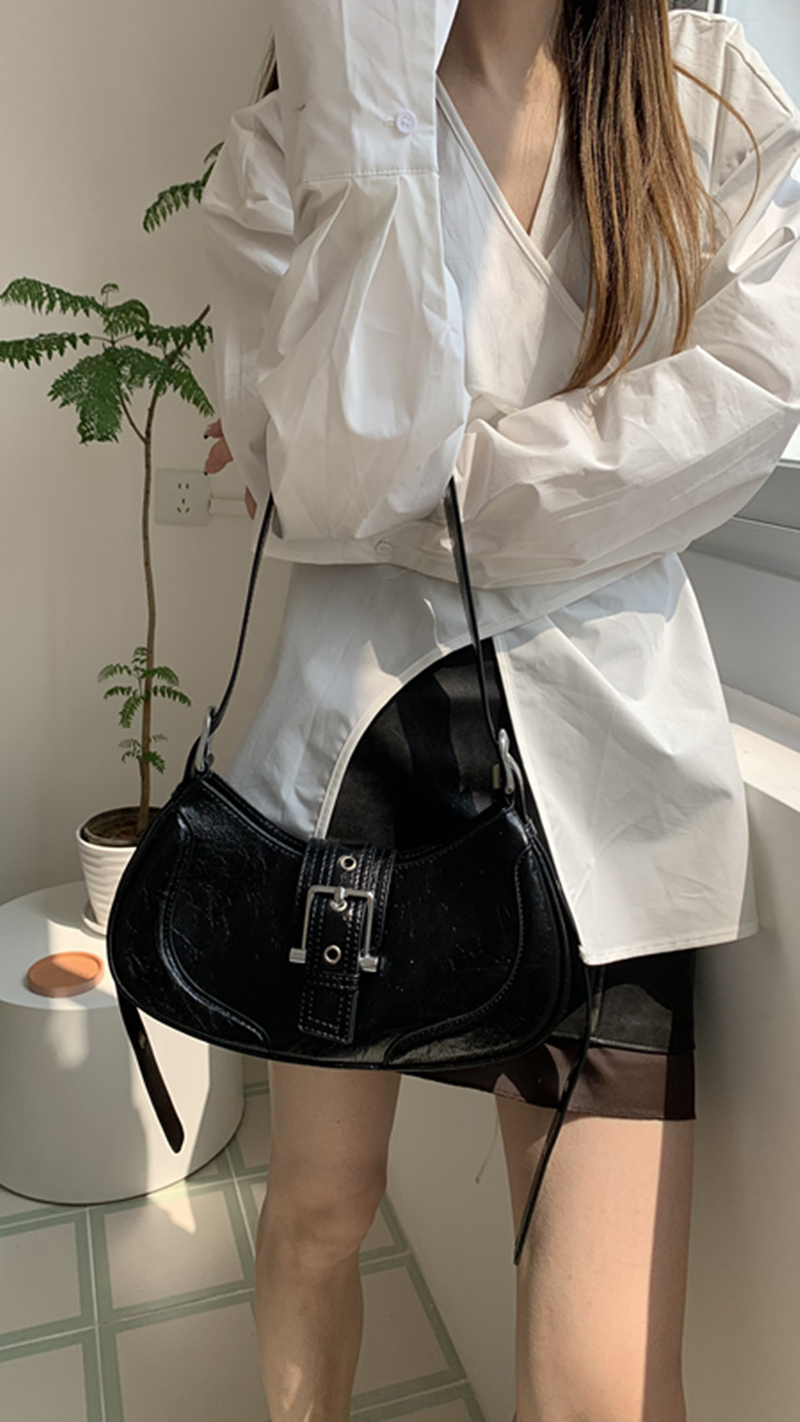 Lo stesso blogger coreano di Instagram per l'estate 2023 da donna nuova borsa sottobraccio per ragazza piccante, borsa a tracolla monospalla di nicchia_voghion.com