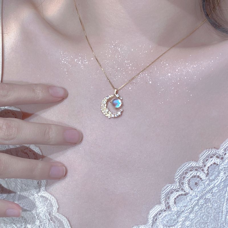 Collana con pietra di luna per donna, design di nicchia di lusso leggero, catena per clavicola a mezzaluna iridescente, accessori vintage,_voghion.com