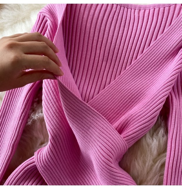 Abito maglione da donna di media lunghezza attillato in vita con scollo a V profondo_voghion.com
