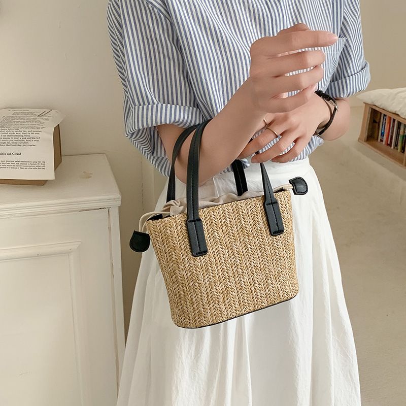 Einzigartige Designer-Handtasche aus Stroh für Damen 2023 Neue Sommer-Strandmode Gewebte Umhängetasche_voghion.com