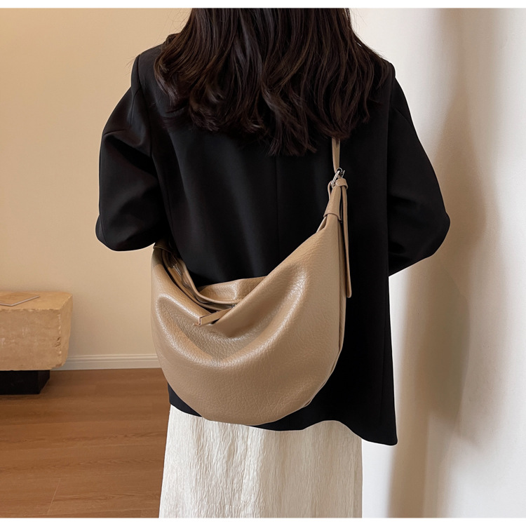 Minimalist high-capacity soft leather crossbody 2024 new Tote casual women's single shoulder dumpling bag banana boat_voghion.com
