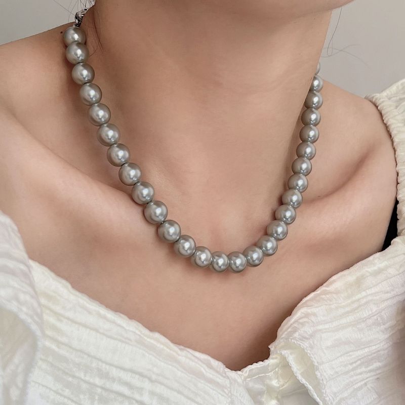 Instagram blogger Fever with the same cool silver gray Shijia pearl necklace French classic layered sweater chain_voghion.com