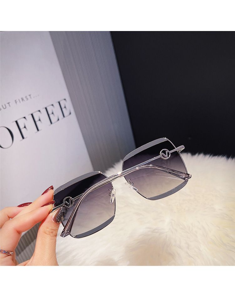 Occhiali da sole polarizzati per donne con un senso del lusso, specchietti da guida marroni alla moda, nuovi occhiali da sole 2022, alla moda_voghion.com