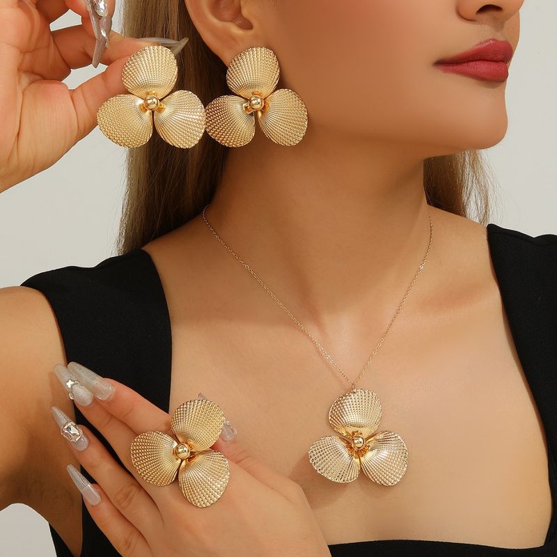 Statement-Schmuck, übertriebene Goldstruktur, Muschelblume, Halskette, Ohrringe, Ring-Set, Dekorationen_voghion.com