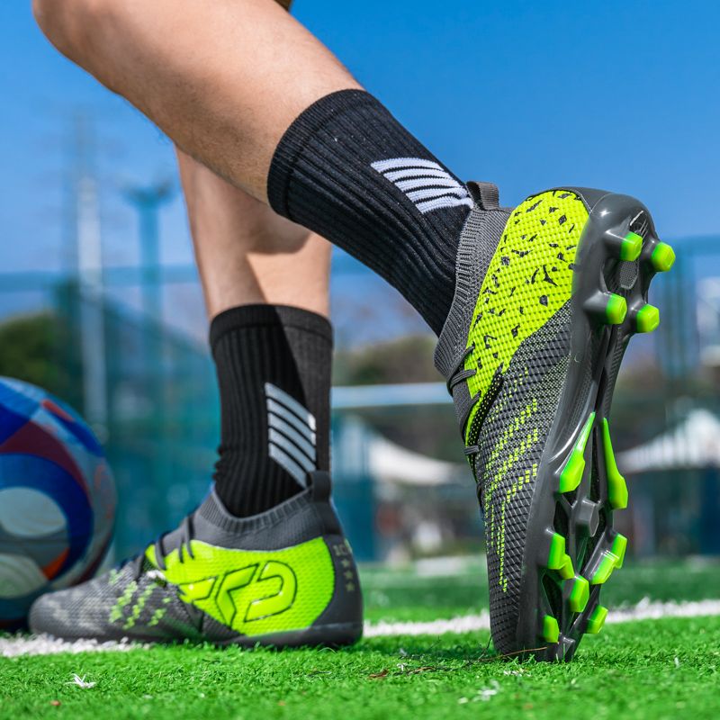 Zushunda promuove principalmente scarpe da calcio per ragazzi. Si preferiscono ordini all'ingrosso_voghion.com