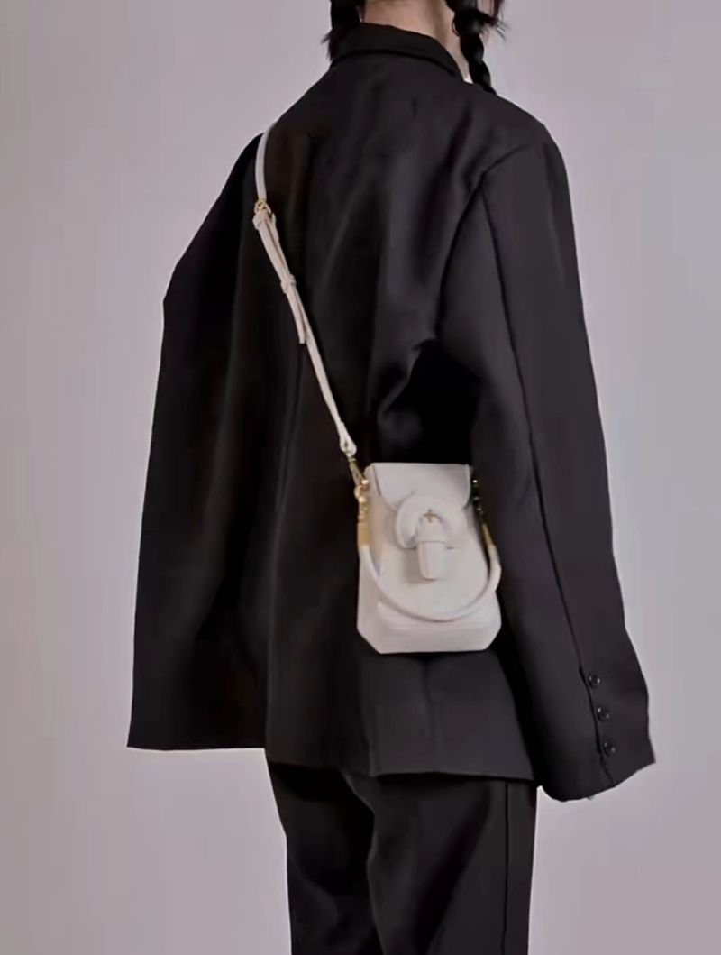 Niche design package, exquisite hand-hd envope, small handbag, mobile phone, fashionable crossbody bag, 2024 new_voghion.com