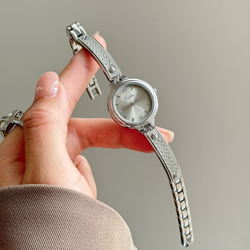 Pulseira estilo Gaudí para mulheres, design leve, relógio de quartzo elegante 9776_voghion.com