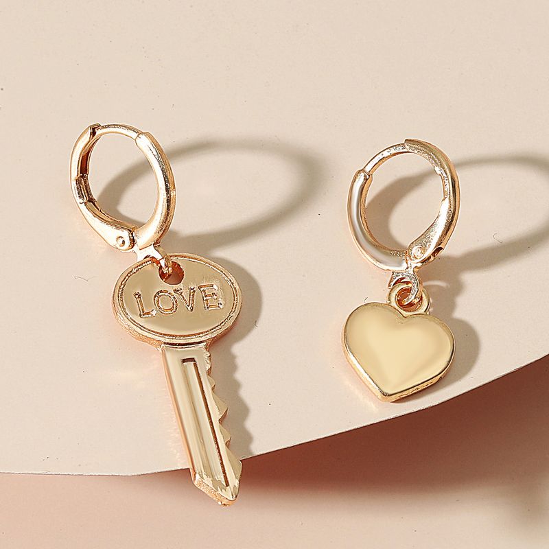 Exaggerated Asymmetrical Heart-Shaped Keychain Simple Alloy Earrings, Accessories_voghion.com