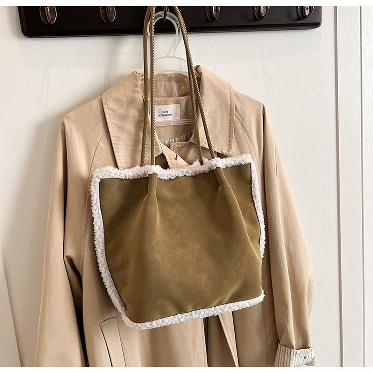 Commuting large capacity lamb wool tote 2024 suede splicing shoulder armpit women's bag_voghion.com